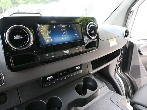 Used 2025 Mercedes-Benz Sprinter 2500 image 14