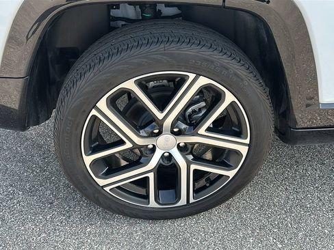 Used 2024 Jeep Compass Limited w/ Elite Group AWD/4WD image 9