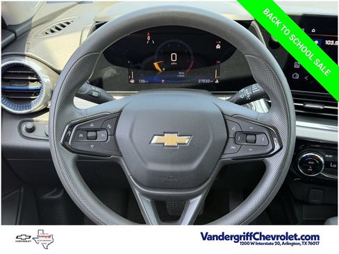 Used 2025 Chevrolet Trax LT FWD image 10