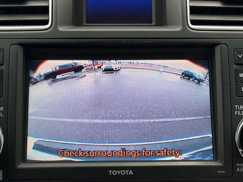 Used 2011 Toyota Highlander Limited image 24