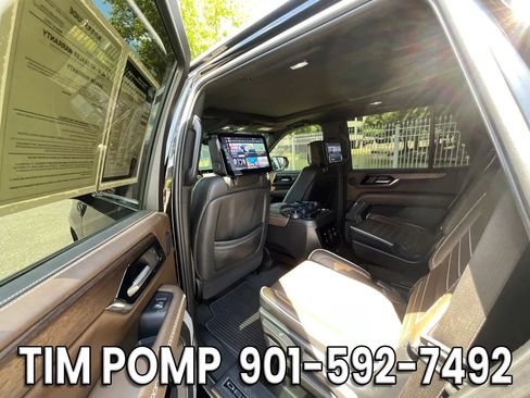Used 2025 GMC Yukon Denali Ultimate AWD/4WD image 12