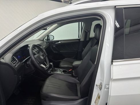 Used 2022 Volkswagen Tiguan SE FWD image 9