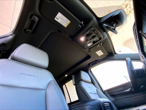 Used 2023 GMC Yukon XL Denali w/ Denali Reserve Package image 7