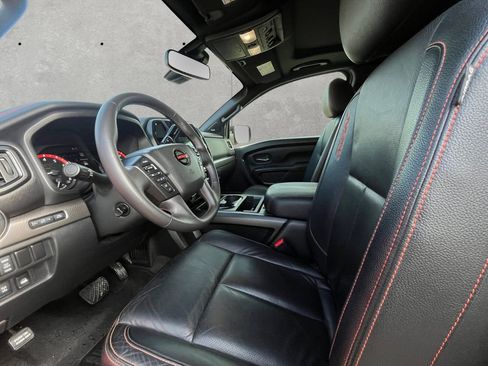Used 2022 Nissan Titan PRO-4X w/ Pro-4x Convenience Package image 19