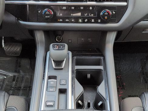 Certified 2024 Nissan Pathfinder SL w/ SL Premium Package FWD image 19
