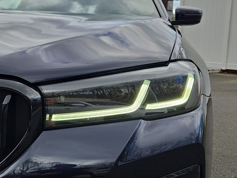 Used 2023 BMW M550i xDrive w/ Dynamic Handling Package image 9