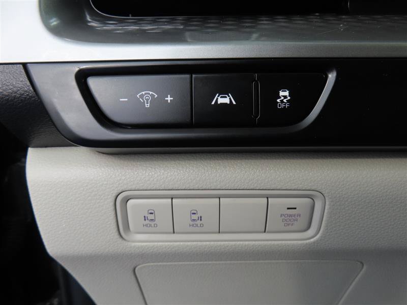 Used 2023 Kia Carnival LX FWD image 17