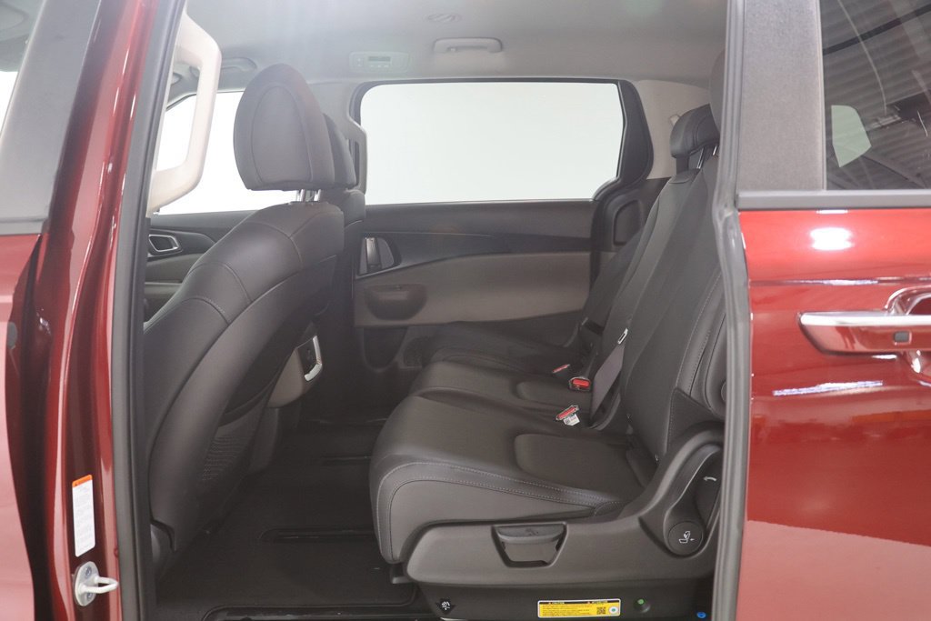 Used 2026 Kia Carnival FWD image 30