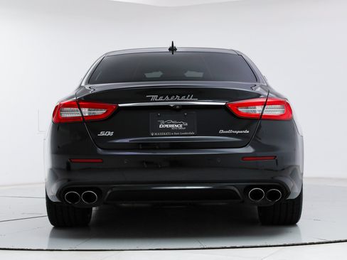 Used 2018 Maserati Quattroporte S GranLusso Q4 AWD/4WD image 4