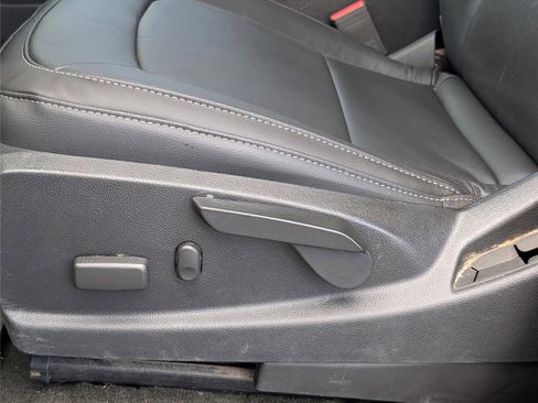 Used 2018 Chevrolet Colorado Z71 AWD/4WD image 11