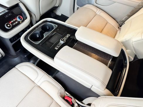 Used 2018 Lincoln Navigator Reserve w/ Technology Package image 22