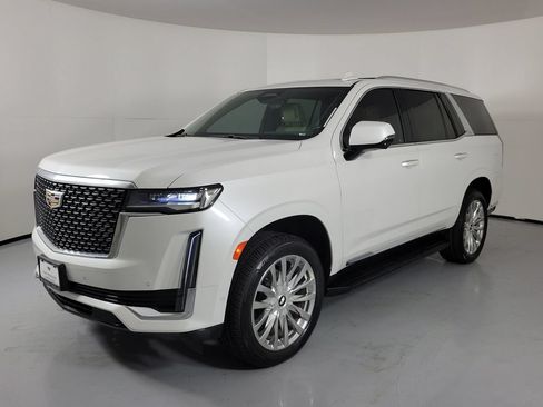 Used 2024 Cadillac Escalade Premium Luxury RWD image 2