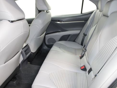 Used 2022 Toyota Camry SE FWD image 22