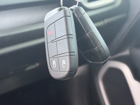 Used 2019 Jeep Renegade Latitude w/ Popular Equipment Group image 27