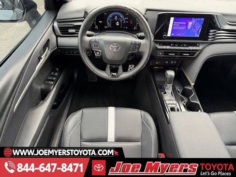 Used 2025 Toyota Camry SE image 14