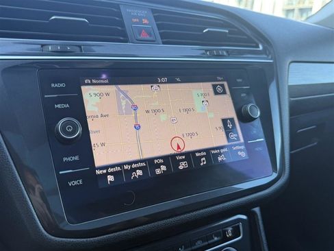 Used 2018 Volkswagen Tiguan SEL AWD/4WD image 31
