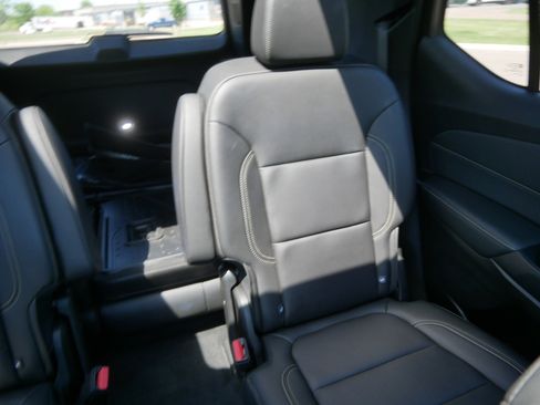 Used 2023 Chevrolet Traverse LT w/ LT Premium Package AWD/4WD image 14