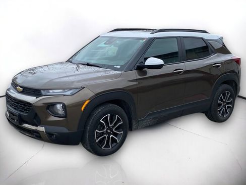 Used 2022 Chevrolet TrailBlazer ACTIV w/ Sun and Liftgate Package image 2