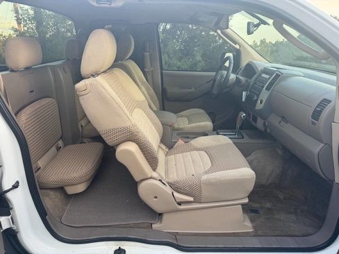 Used 2011 Nissan Frontier SV w/ SV Premium Utility Pkg image 13