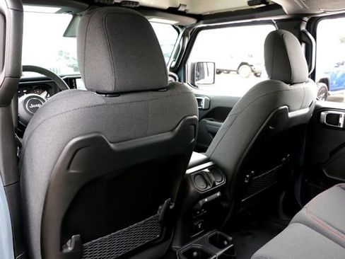 New 2026 Jeep Gladiator Rubicon w/ Steel Bumper Group image 17