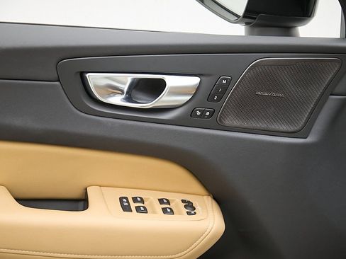 Certified 2025 Volvo XC60 T8 Ultra w/ Protection Package Premier image 12