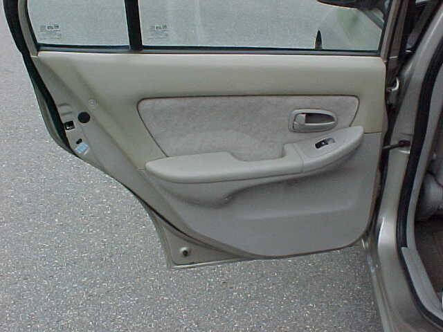 Used 2005 Hyundai Elantra GLS FWD image 14