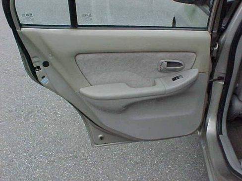 Used 2005 Hyundai Elantra GLS FWD image 14
