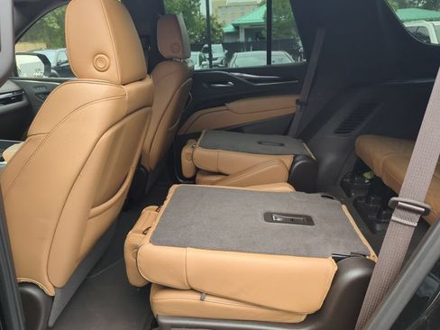 Used 2023 Cadillac Escalade Premium Luxury AWD/4WD image 11