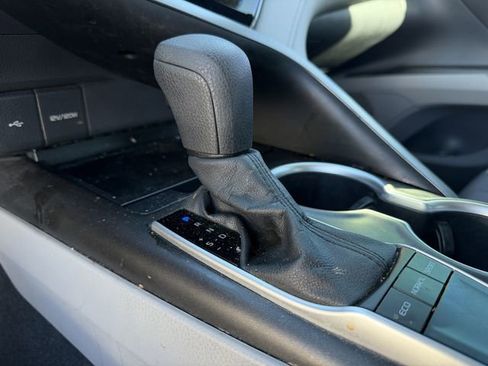 Used 2022 Toyota Camry LE image 19