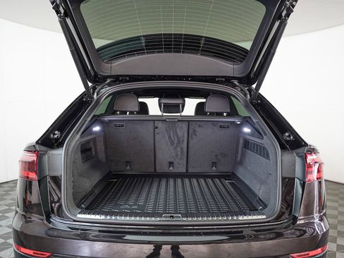 New 2026 Audi Q8 Premium image 8