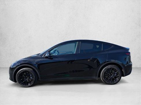 Used 2022 Tesla Model Y Long Range image 9