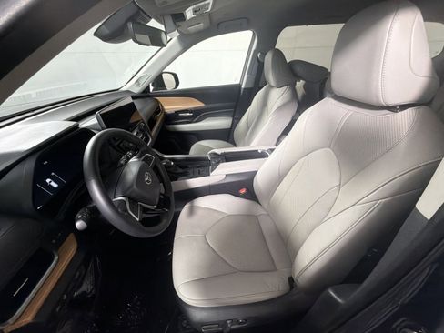 Used 2024 Toyota Grand Highlander XLE image 13