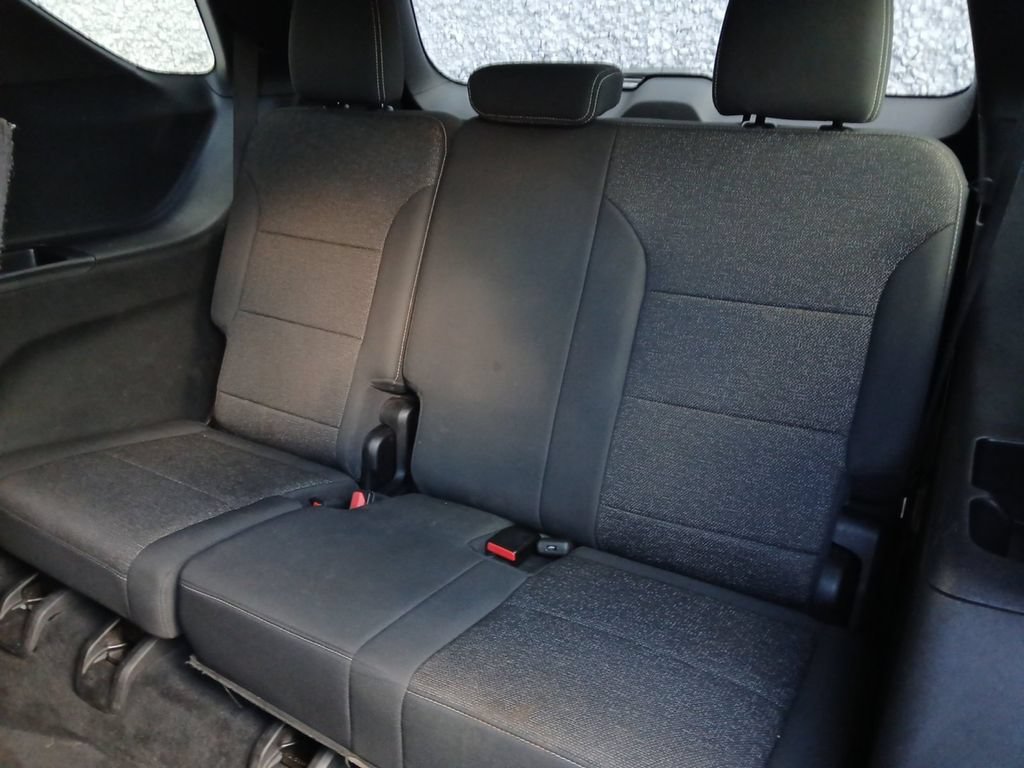 Used 2024 Chevrolet Traverse LS FWD image 5