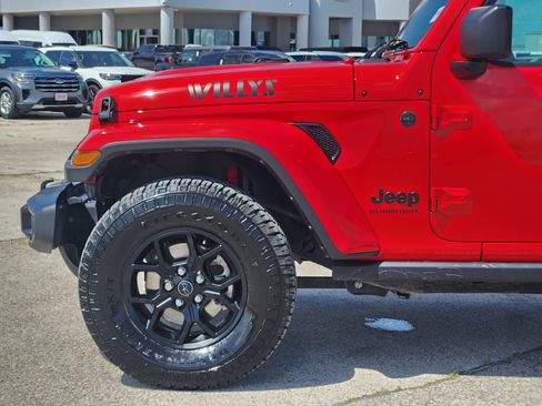 Used 2024 Jeep Gladiator Sport AWD/4WD image 9