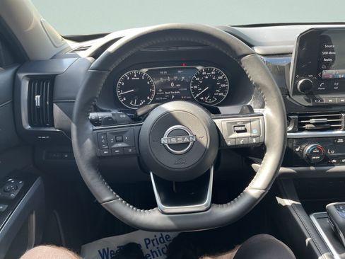 Used 2025 Nissan Pathfinder SL w/ SL Premium Package AWD/4WD image 24