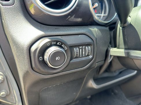 Used 2021 Jeep Wrangler Unlimited Sahara AWD/4WD image 20