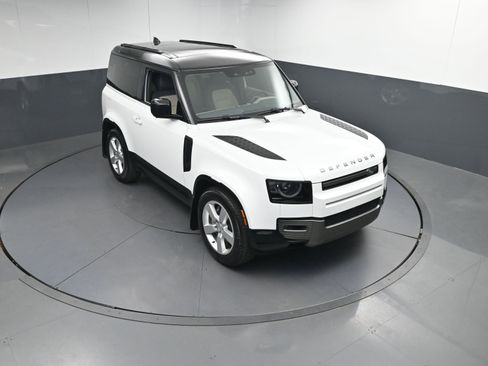 Used 2024 Land Rover Defender 90 X-Dynamic SE image 38