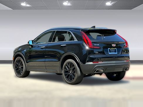 Used 2023 Cadillac XT4 Luxury w/ Cold Weather Package AWD/4WD image 3