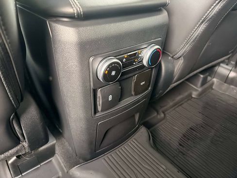 Used 2022 Ford Explorer XLT w/ Equipment Group 202A AWD/4WD image 17