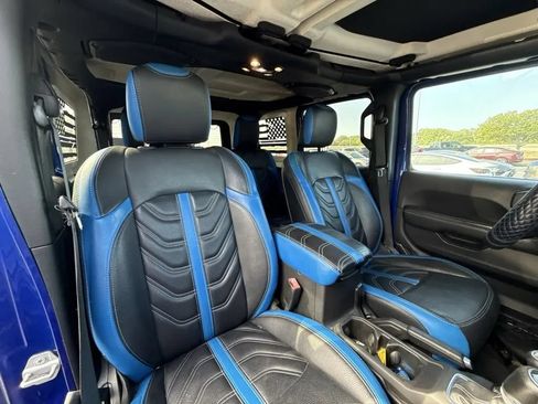 Used 2019 Jeep Wrangler Unlimited Sahara w/ Uconnect 4C Nav & Sound Group AWD/4WD image 12