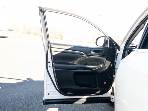 Used 2017 Toyota Highlander Limited image 43