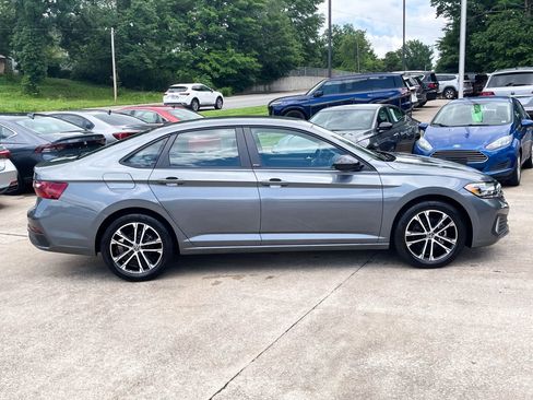 Used 2024 Volkswagen Jetta Sport image 4