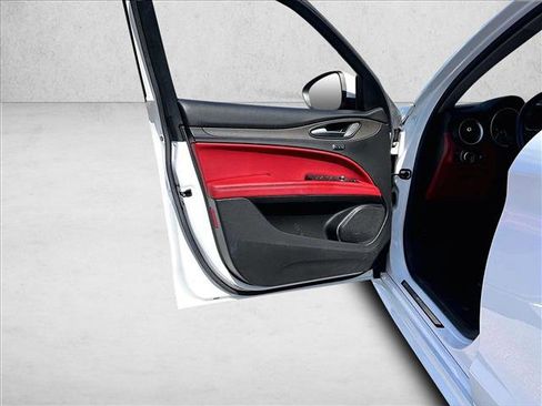 Used 2021 Alfa Romeo Stelvio Ti w/ Active Assist 2 Package TI image 17