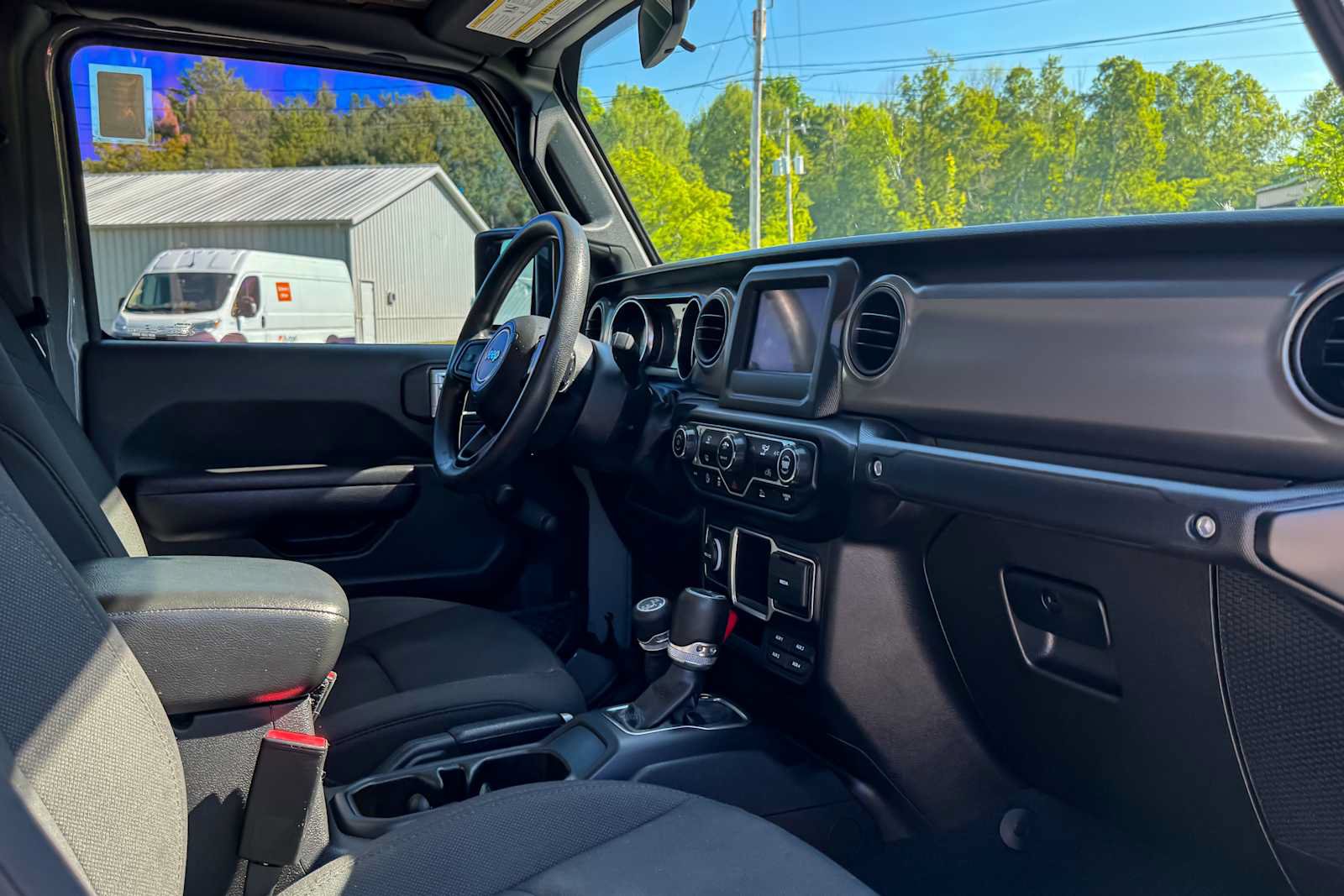 Certified 2022 Jeep Gladiator Sport AWD/4WD image 10