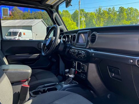 Used 2022 Jeep Gladiator Sport AWD/4WD image 10