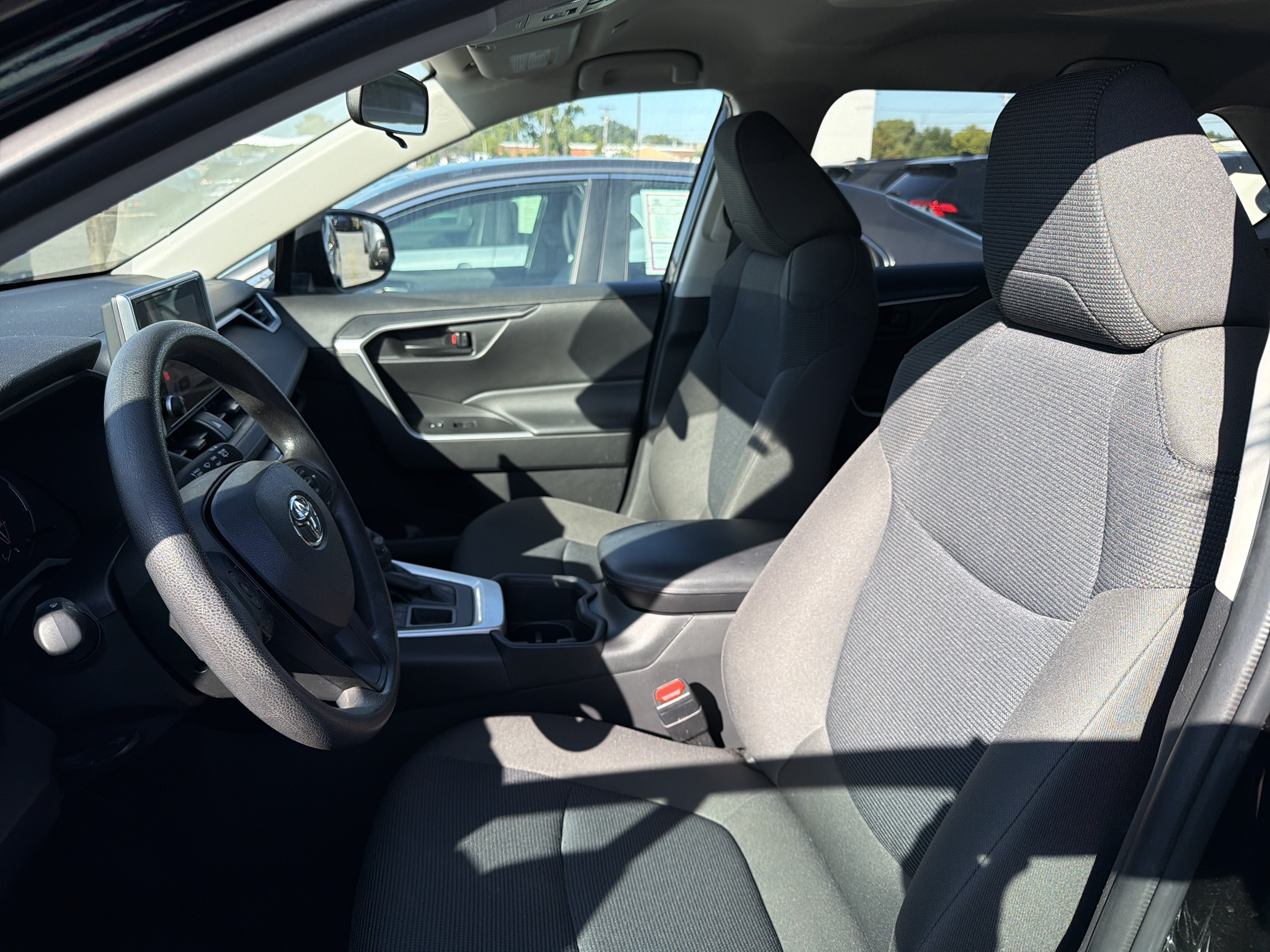 Used 2023 Toyota RAV4 LE AWD/4WD image 8