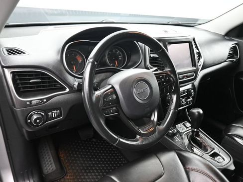 Used 2019 Jeep Cherokee Trailhawk AWD/4WD image 13