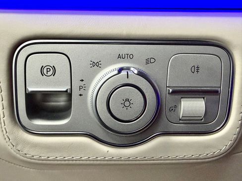 Used 2023 Mercedes-Benz Maybach GLS 600 4MATIC image 31