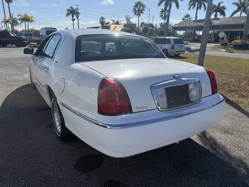 Used 1999 Lincoln Town Car Executive image 5