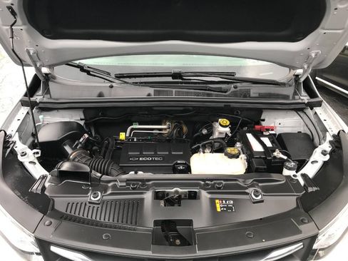 Used 2019 Chevrolet Trax LT w/ LT Convenience Package AWD/4WD image 8